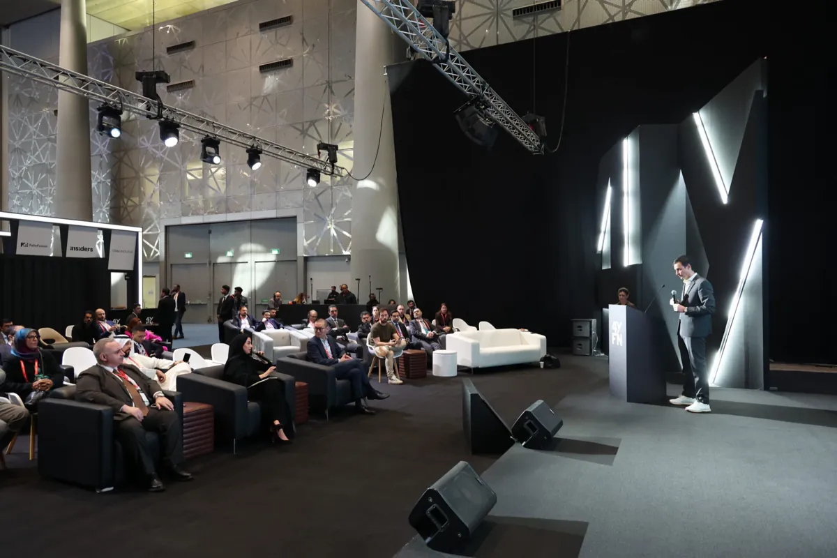 Miquel A. Bru at 4YFN Doha presenting digital twin technology